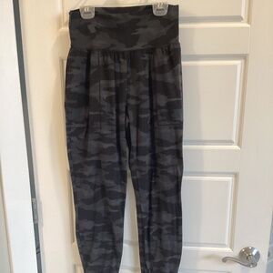 Athleta salutation high rise jogger